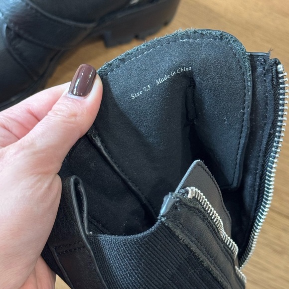 Dolce Vita Gaven Black Leather Lug Combat Boots - Ladies Size 7.5 - Like New - Picture 6 of 6